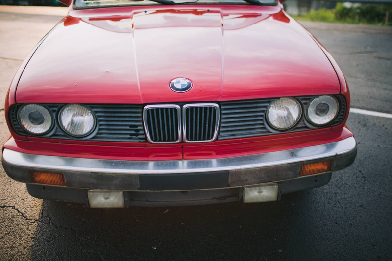 Illustration for article titled At $2,990, Could This 1988 BMW 325i Convertible Be The Ride For Your Endless Summer?